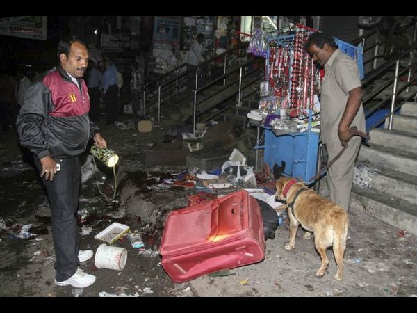 పేలుళ్ల ఫొటోలు: రక్తసిక్తం, హాహాకారాలు