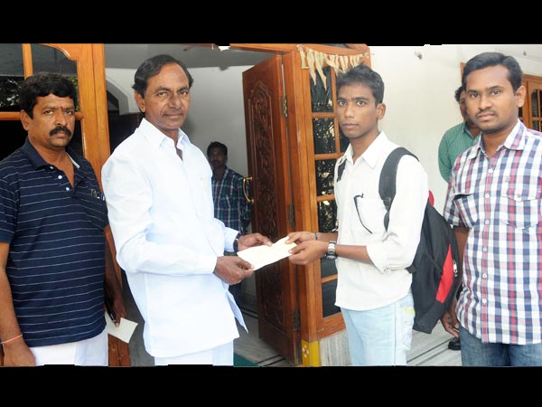 NRI extends financial help to a poor student NRI extends financial help to a poor student
