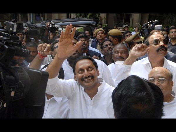 కిరణ్ ఆపరేషన్ 2: దారి చూపిన కమల్(పిక్చర్స్)