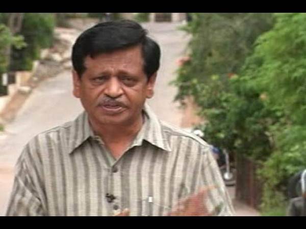 రైల్వేబడ్జెట్: నెత్తిపై తెల్లబట్ట, ఎవరేమన్నారు?(పిక్చర్స్)