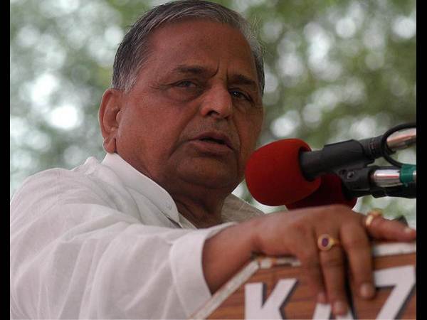 రైల్వేబడ్జెట్: నెత్తిపై తెల్లబట్ట, ఎవరేమన్నారు?(పిక్చర్స్)