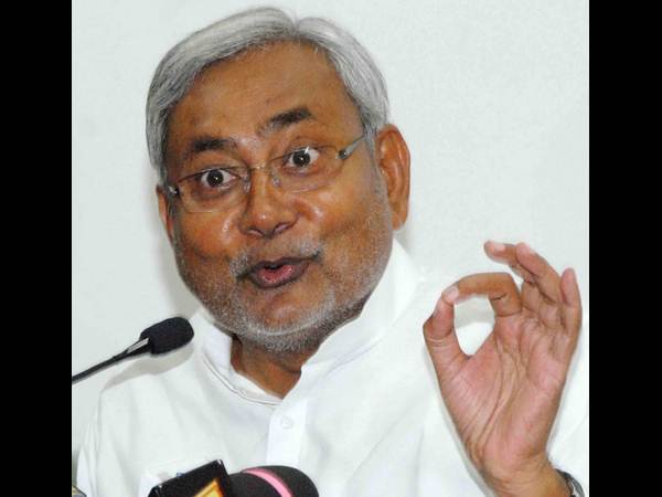 రైల్వేబడ్జెట్: నెత్తిపై తెల్లబట్ట, ఎవరేమన్నారు?(పిక్చర్స్)