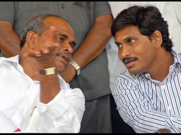 తారుమారు: కాంగ్లో 'జగన్' గజిబిజి(పిక్చర్స్)