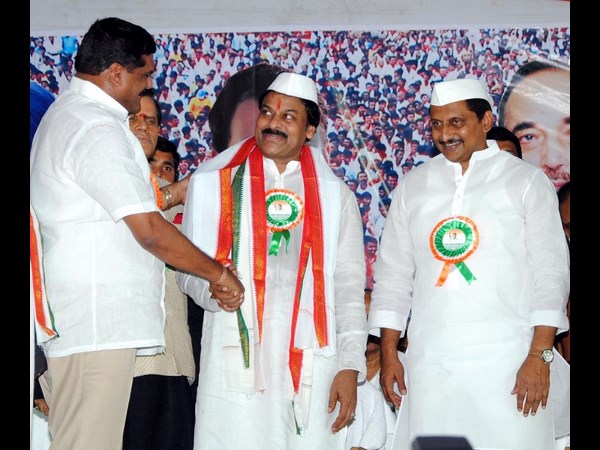 తారుమారు: కాంగ్లో 'జగన్' గజిబిజి(పిక్చర్స్)