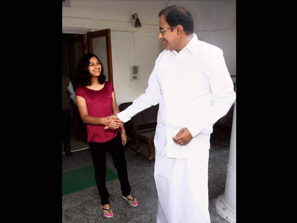పిక్చర్స్: చిద్దూ బడ్జెట్, పదనిసలు