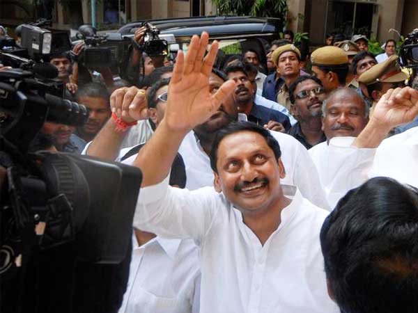ఫొటోలు: చిరు సహా ముగ్గురే..