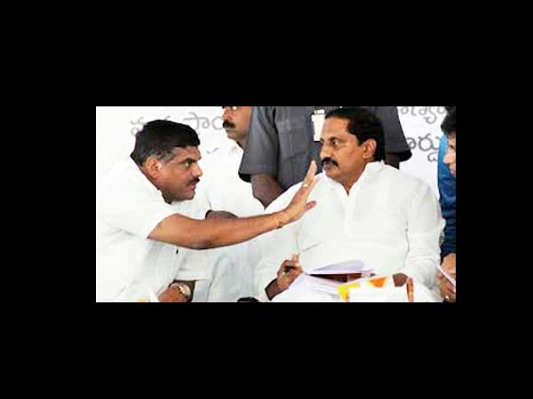 ఫొటోలు: చిరు సహా ముగ్గురే..