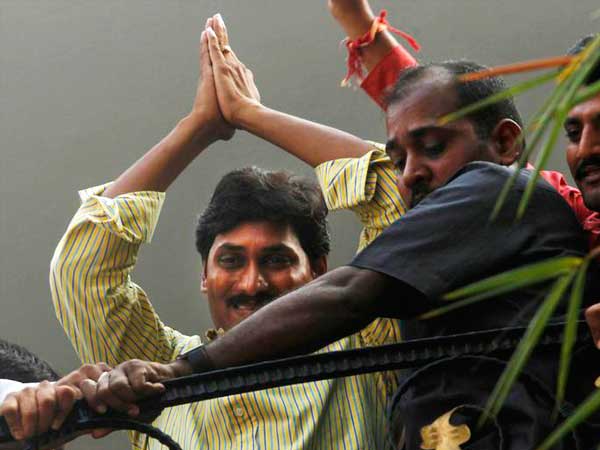 ఫొటోలు: చిరు సహా ముగ్గురే..