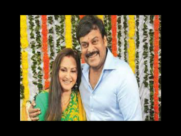 జయప్రద వెనక చిరు: ఉండవల్లికి టోపీ? (ఫోటోలు)