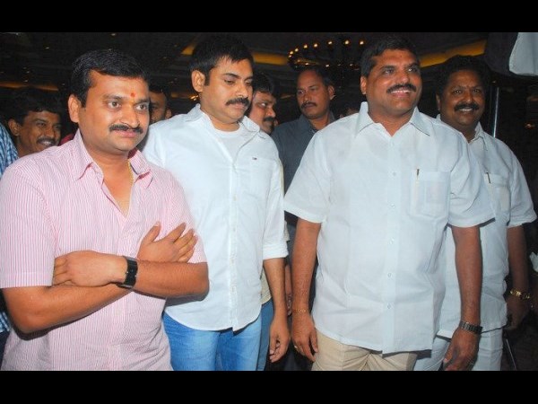 ఫొటోలు: పవన్ కళ్యాణ్ను బొత్స లాక్కొస్తారా?