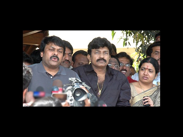 ఫొటోలు: పొలిటికల్ పార్టీలకు స్టార్ ఇమేజ్