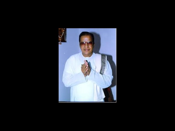 6గురు సిఎంలతో నటించిన మేటి నటి(పిక్చర్స్)