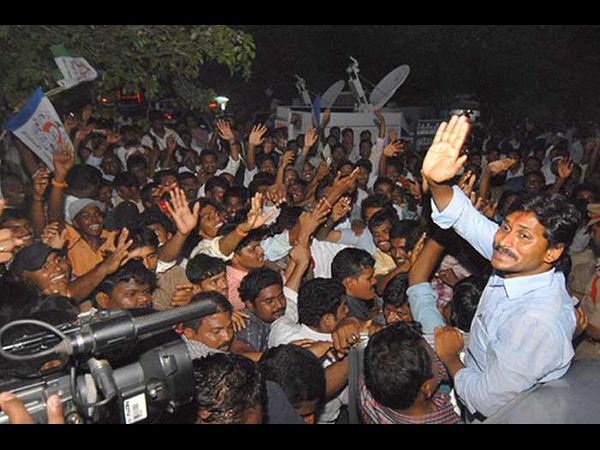 ఫొటోలు: చిరు పార్టీలాగే జగన్ పార్టీ