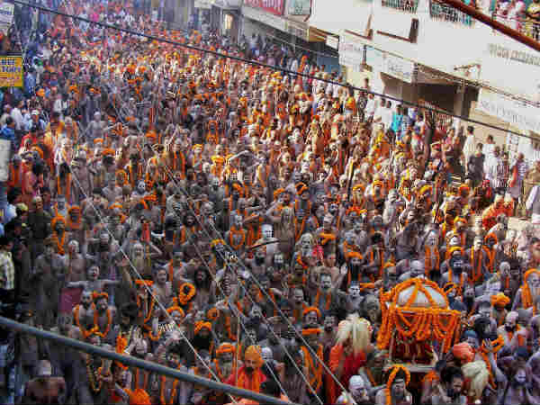 విదేశీ భక్తురాలి పూజ: ఎత్తైన అర్ధనారీశ్వరుడు(పిక్చర్స్)