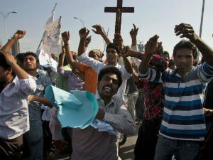 Drunken row sparked Pakistan anti-Christian riot Drunken row sparked Pakistan anti-Christian riot