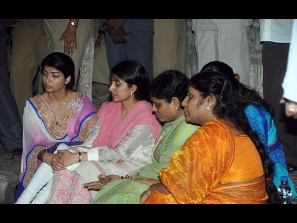 హీరో నుండి..: రెండేళ్ల జగన్ పార్టీ ప్రస్థానం