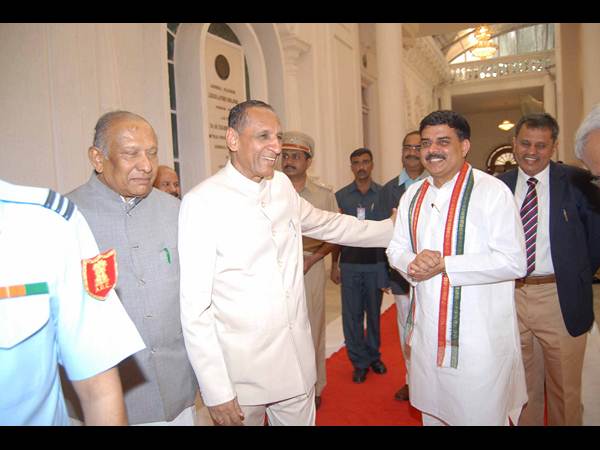 పిక్చర్స్: తొలి రోజు అసెంబ్లీ వేడిగా..