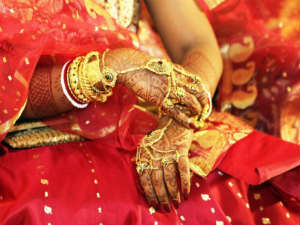 Bride escapes from the Kalyana mandapam Bride escapes from the Kalyana mandapam