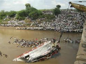 At least 37 killed as bus plunges into river in Maharashtra At least 37 killed as bus plunges into river in Maharashtra