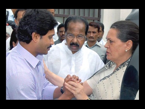 అందితే జుట్టు లేదంటే కాళ్లు!(పిక్చర్స్)