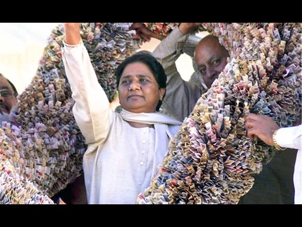 అందితే జుట్టు లేదంటే కాళ్లు!(పిక్చర్స్)