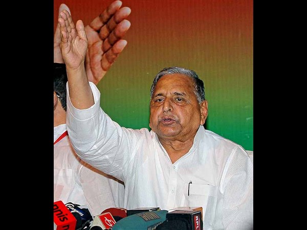 అందితే జుట్టు లేదంటే కాళ్లు!(పిక్చర్స్)