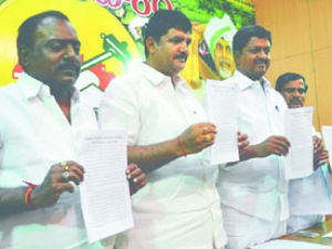 TDP blames YSR for power crisis TDP blames YSR for power crisis