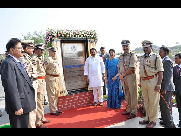 మీకే.. మాకు లేదు గ్యారెంటీ!(సిఎం పిక్చర్స్)