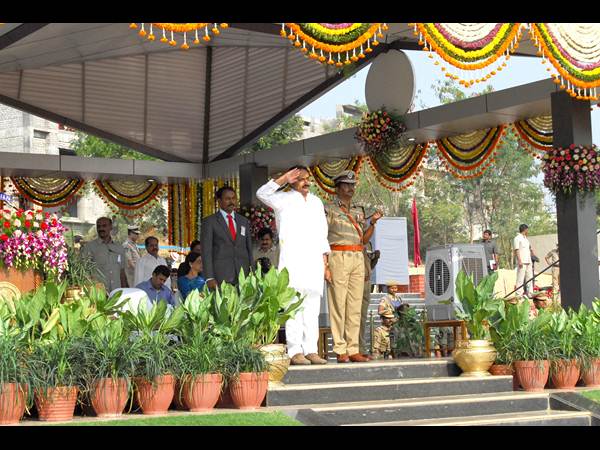 మీకే.. మాకు లేదు గ్యారెంటీ!(సిఎం పిక్చర్స్)