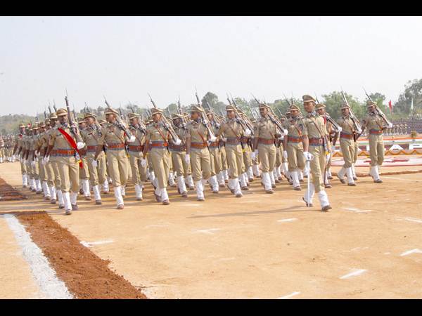 మీకే.. మాకు లేదు గ్యారెంటీ!(సిఎం పిక్చర్స్)