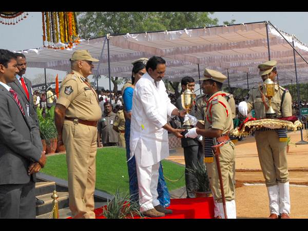 మీకే.. మాకు లేదు గ్యారెంటీ!(సిఎం పిక్చర్స్)