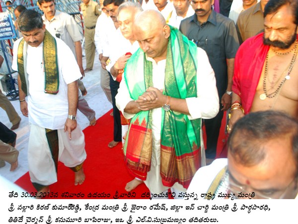 కిరణ్ తలనీలాలు: శ్రీవారి సేవలో ప్రముఖులు(పిక్చర్స్)