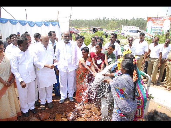 ఫొటోలు: సిఎం ఇందిరమ్మ బాట ఇలా..