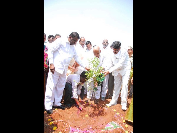 ఫొటోలు: సిఎం ఇందిరమ్మ బాట ఇలా..