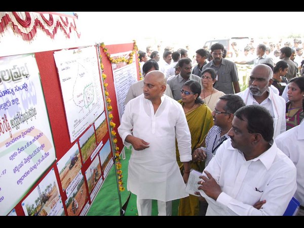 ఫొటోలు: సిఎం ఇందిరమ్మ బాట ఇలా..
