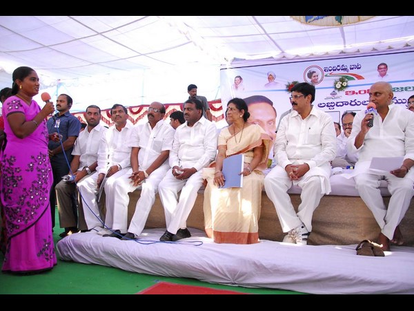 ఫొటోలు: సిఎం ఇందిరమ్మ బాట ఇలా..