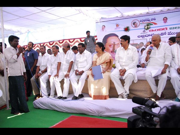 ఫొటోలు: సిఎం ఇందిరమ్మ బాట ఇలా..