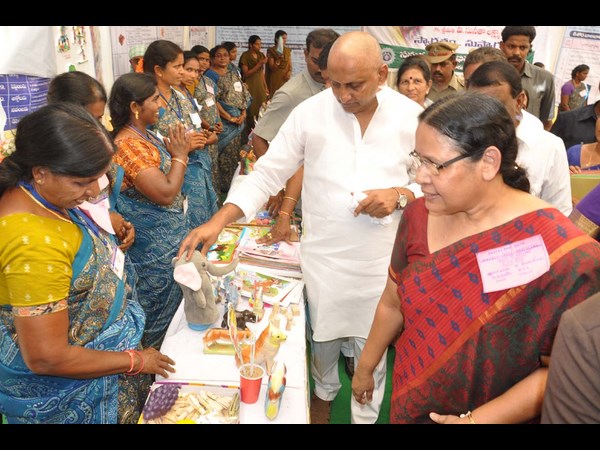 ఫొటోలు: సిఎం ఇందిరమ్మ బాట ఇలా..