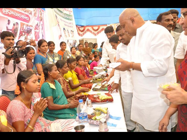 ఫొటోలు: సిఎం ఇందిరమ్మ బాట ఇలా..