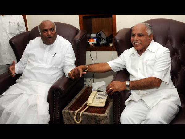 ఊరట ఎవరికో? ఊరడింపు ఎవరికో? (పిక్చర్స్)