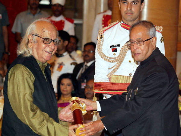 పద్మా అవార్డులను అందుకున్న శ్రీదేవి (పిక్చర్స్)