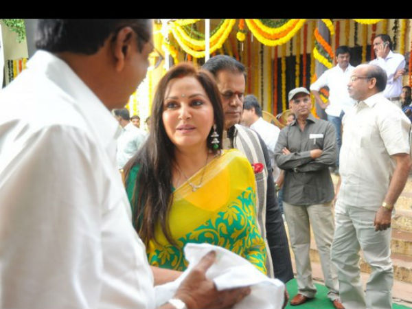 పిక్చర్స్: పొలిటికల్ క్రాస్రోడ్స్లో సినీ తారలు