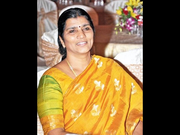 పురంధేశ్వరి మాటే: జగన్కు హరి సిగ్నల్(పిక్చర్స్)