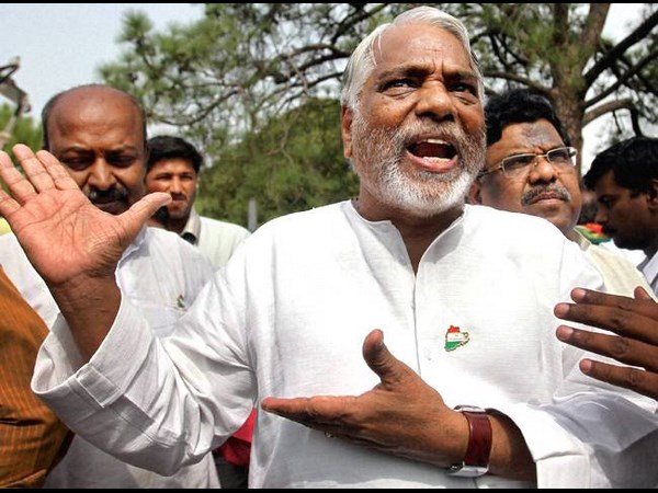 చిరంజీవి మెగాప్లాన్: బొత్స కౌంటర్ (ఫొటోలు)