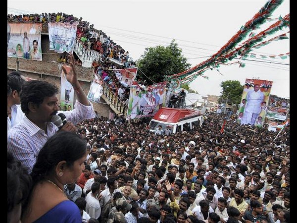 మొదట్నుంచి 'జగన్' అంతే!(పిక్చర్స్)