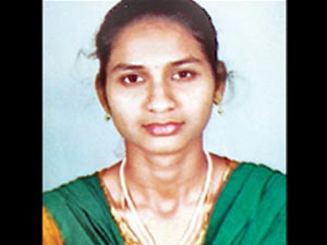 Lover attacks his girl with acid Lover attacks his girl with acid