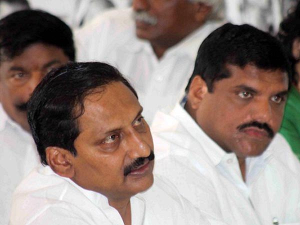 సబిత 'హోం'పై కన్నేసిన మంత్రులు వీరే (పిక్చర్స్)