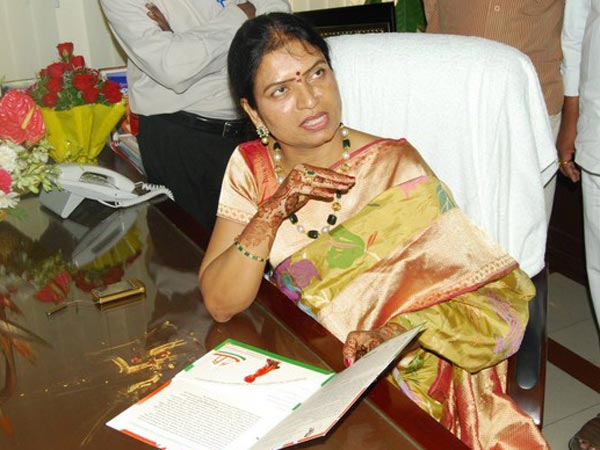 సబిత 'హోం'పై కన్నేసిన మంత్రులు వీరే (పిక్చర్స్)