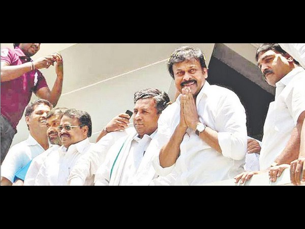 తెలుగోడి ప్రచారం, హీరోయిన్ల ఎక్స్ట్రా(పిక్చర్స్)