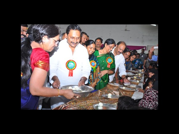 సీటు మారాలి!: ఎలక్షన్ కోసం నేతల సెలక్షన్ (పిక్చర్స్)